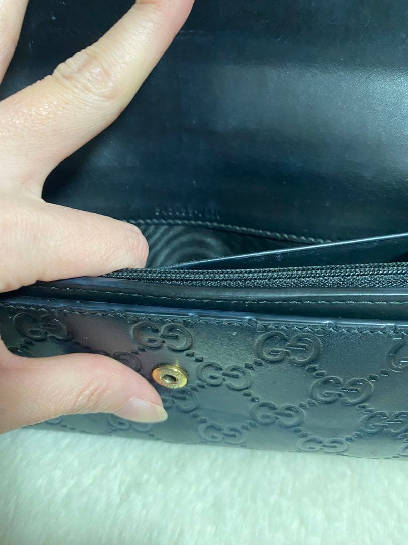GUCCI 長財布 エンボスロゴ