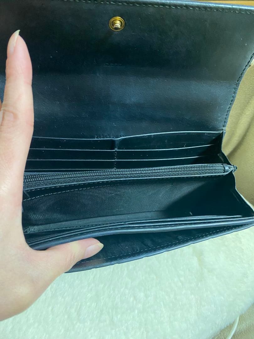 GUCCI 長財布 エンボスロゴ