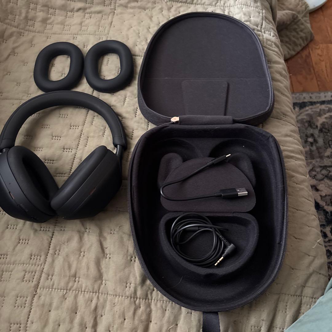 Sony ワイアレスヘッドホン　WH−1000XM5