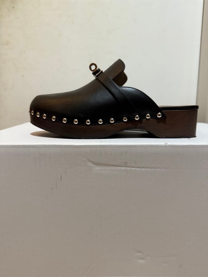 エルメス ブラック レザー ケリーミュール サボ　37 カルロッタ