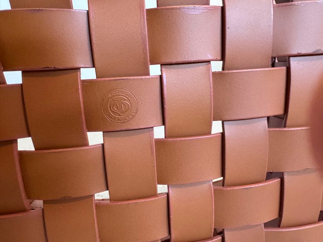 本革ブラウン 編み込みデザイン 収納バスケット　アクタス