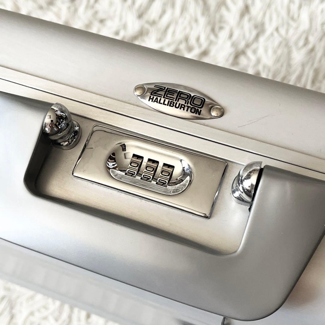 未使用品✨ゼロハリバートン　アタッシュケース　シルバー　アルミ　ブリーフケース