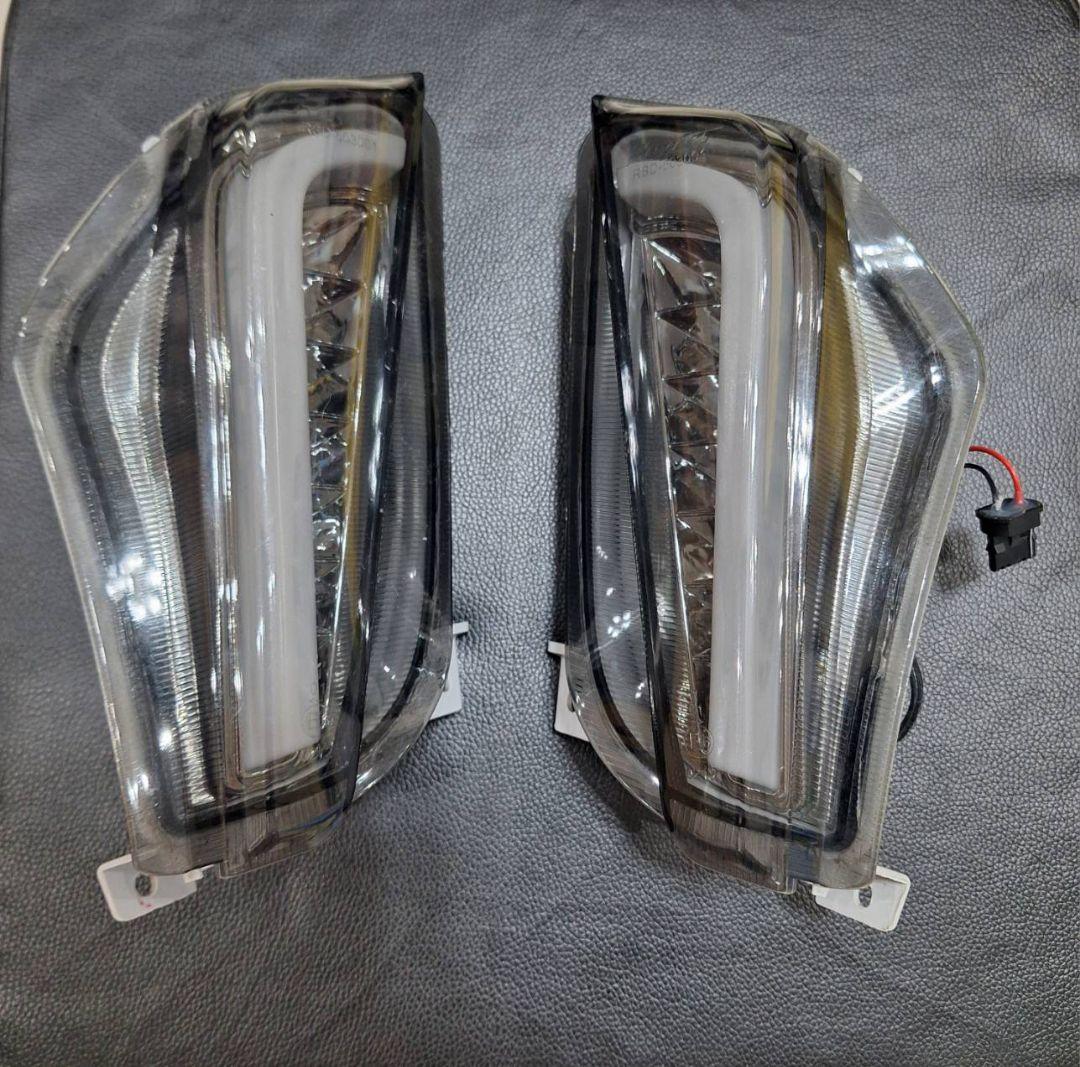プリウスα前期　LEDフロントウインカー
