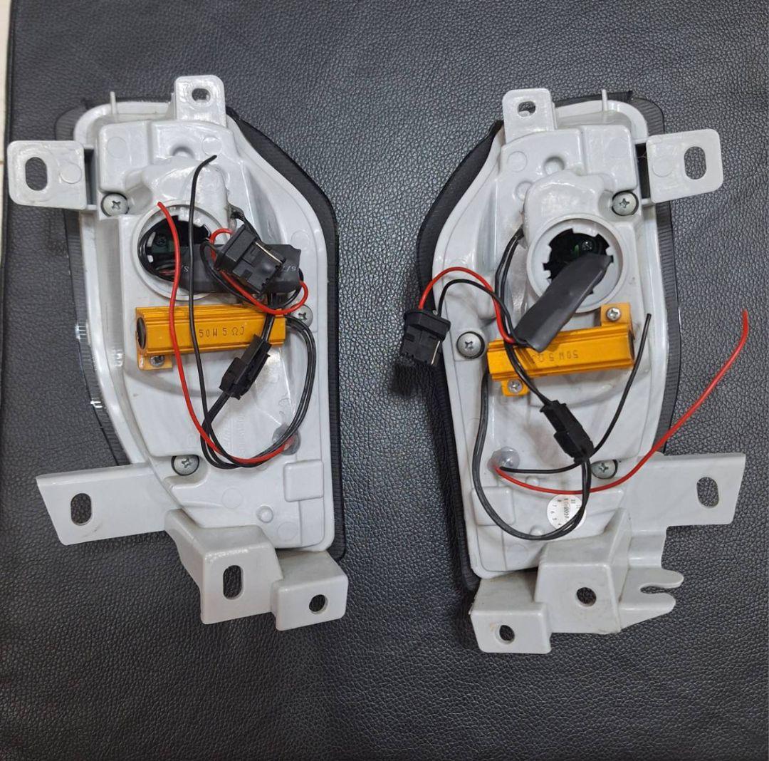 プリウスα前期　LEDフロントウインカー