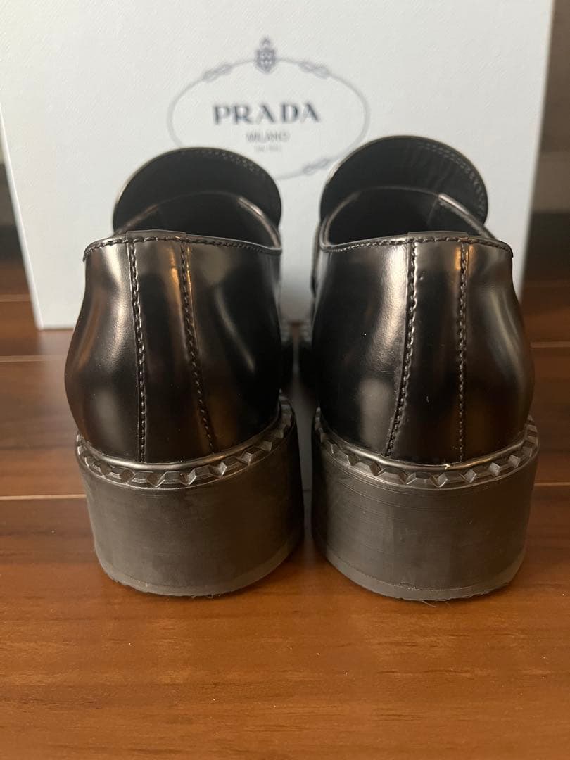 PRADA ブラッシュドレザーローファー 箱付き 37