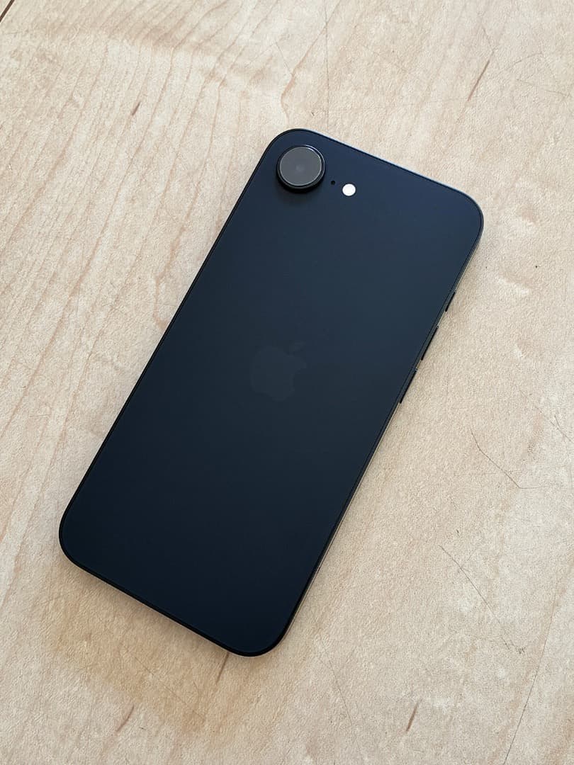 【極美品】Apple iPhone 16e 本体 128GB ブラック