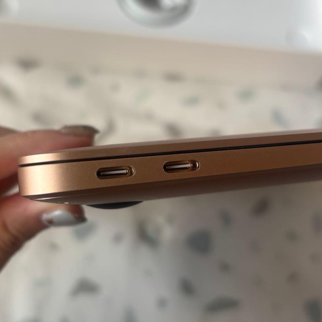 MacBook Air M1チップ 13インチ256G 8コア　Touch ID