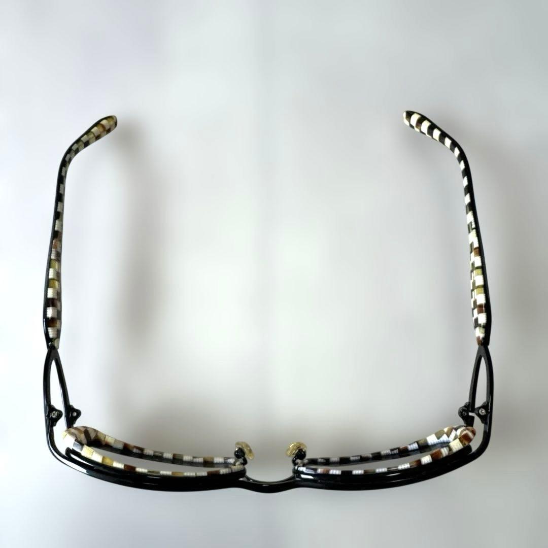 less than human パンチラッ　OkaOde