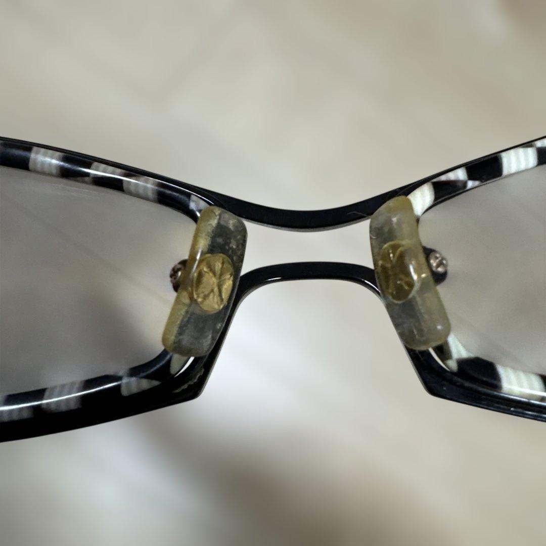 less than human パンチラッ　OkaOde