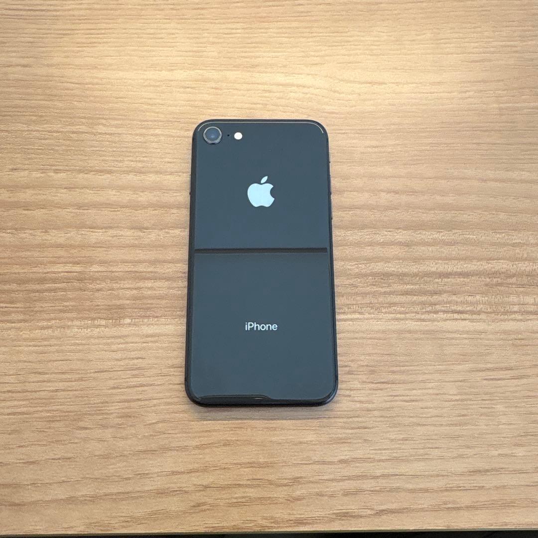 Apple iPhone８　ブラック 本体