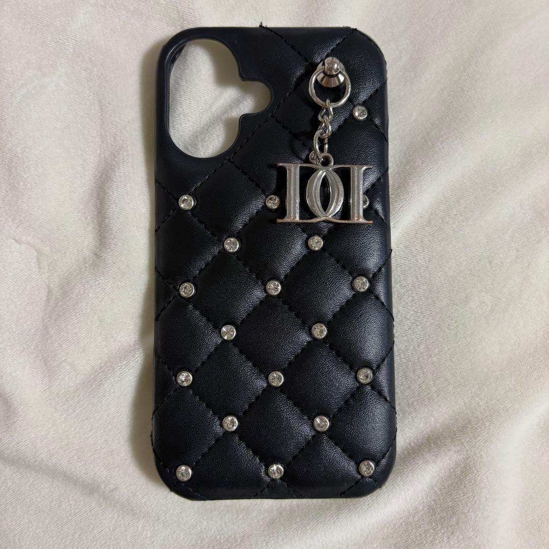 ダーリッチ　キルティングビジューDDチャームiPhone16