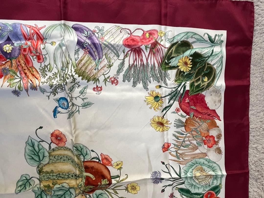 Gucci シルク ビンテージスカーフ 約90cm