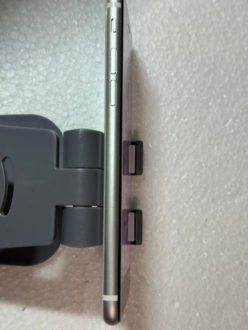 iPhone SE 第2世代 128GB ホワイト SIMフリー