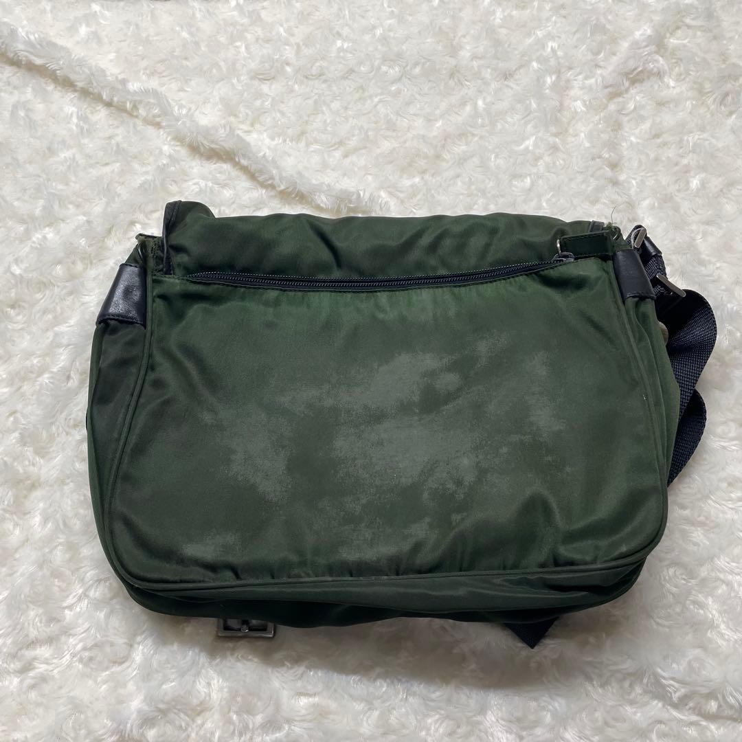 プラダ　三角ロゴ　ナイロン　レザー　メッセンジャーバッグ　ショルダー　格安