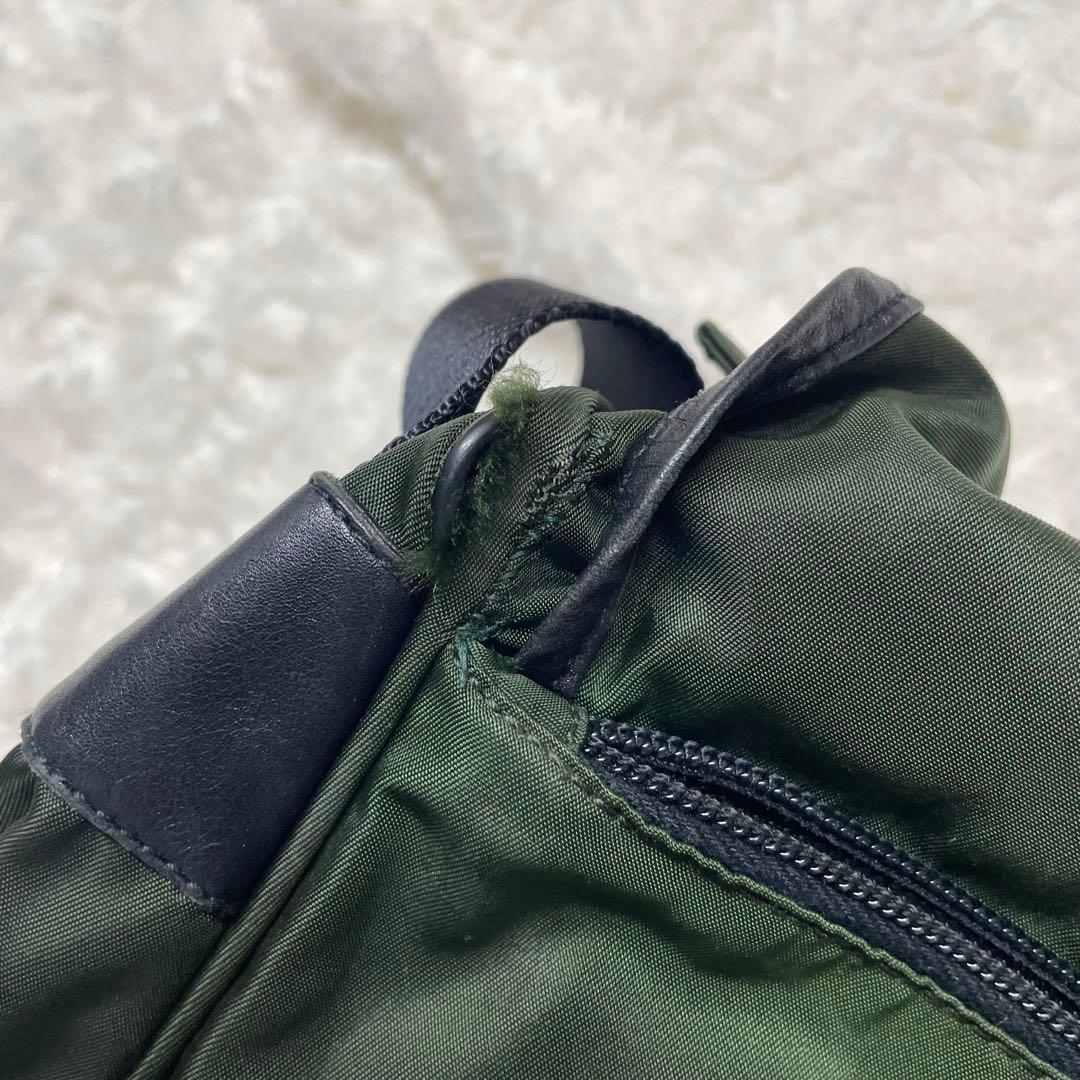 プラダ　三角ロゴ　ナイロン　レザー　メッセンジャーバッグ　ショルダー　格安