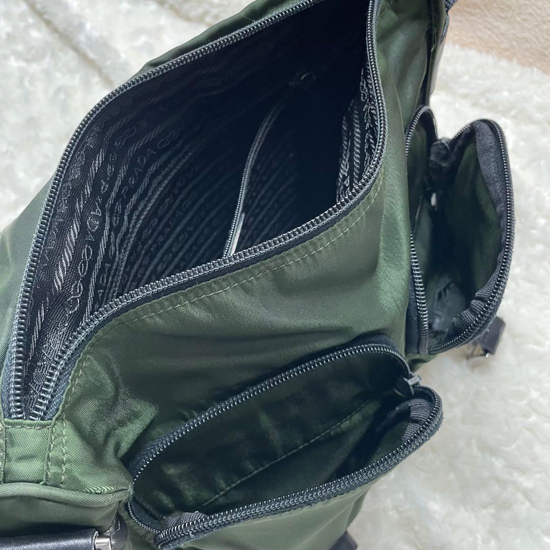 プラダ　三角ロゴ　ナイロン　レザー　メッセンジャーバッグ　ショルダー　格安