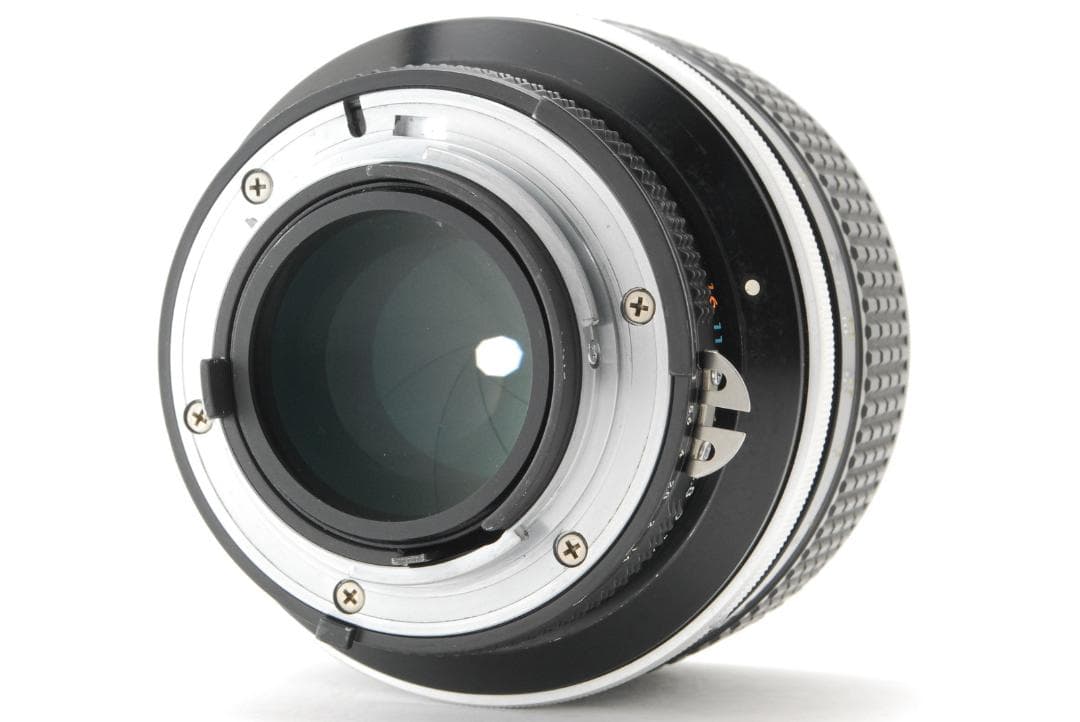 どんぐりNikon Ai-s 85mm f/1.4 ニコン レンズ 単焦点