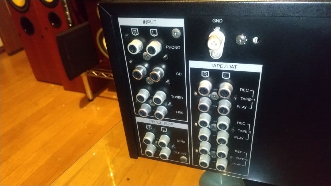 C*s様 SANSUI AU-α607 プリメインアンプ 右前インシュレータ外れ