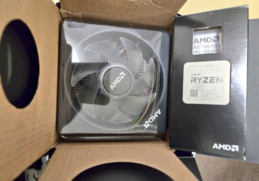 AMD RYZEN 7 3700X(クーラー未使用)