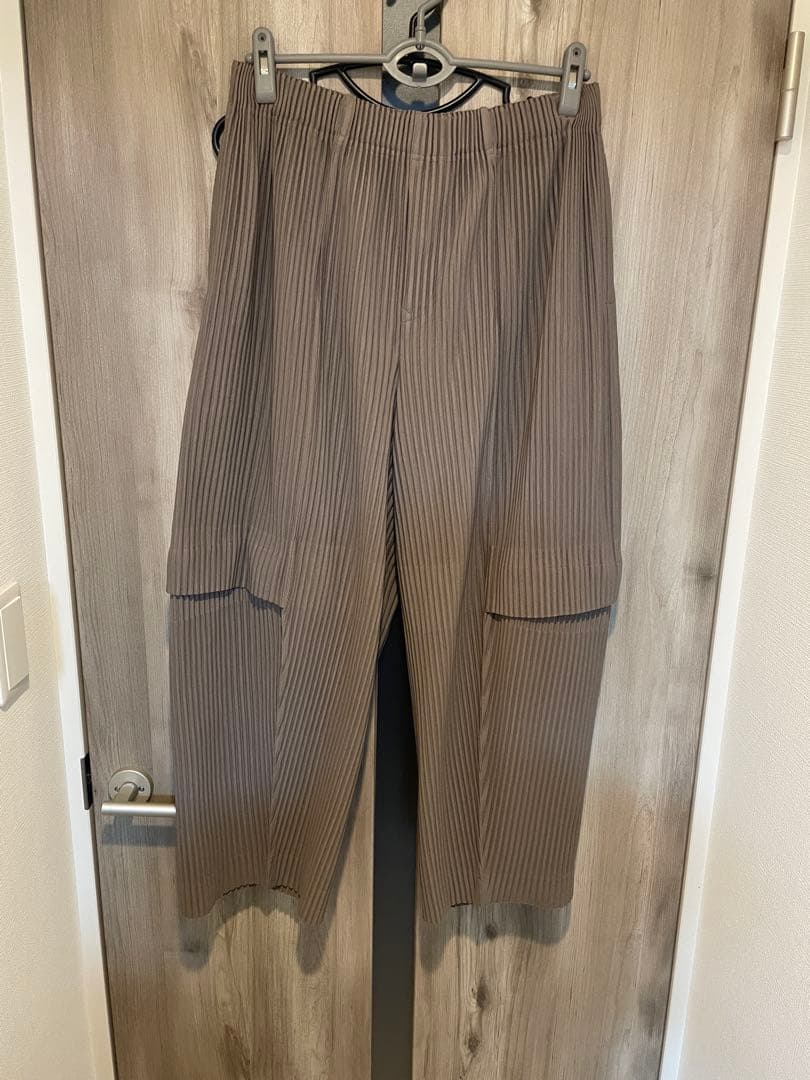プリーツワイドカーゴパンツ　オムプリッセイッセイミヤケ　サイズ3 ベージュ