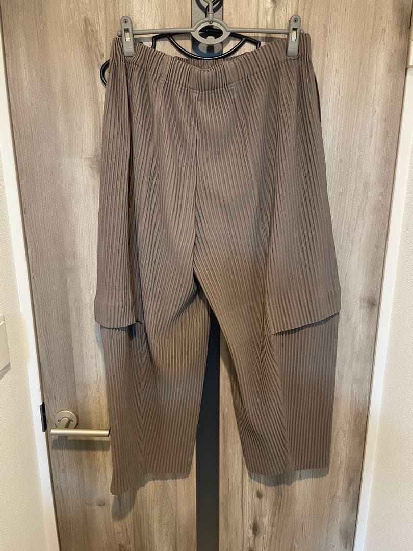 プリーツワイドカーゴパンツ　オムプリッセイッセイミヤケ　サイズ3 ベージュ