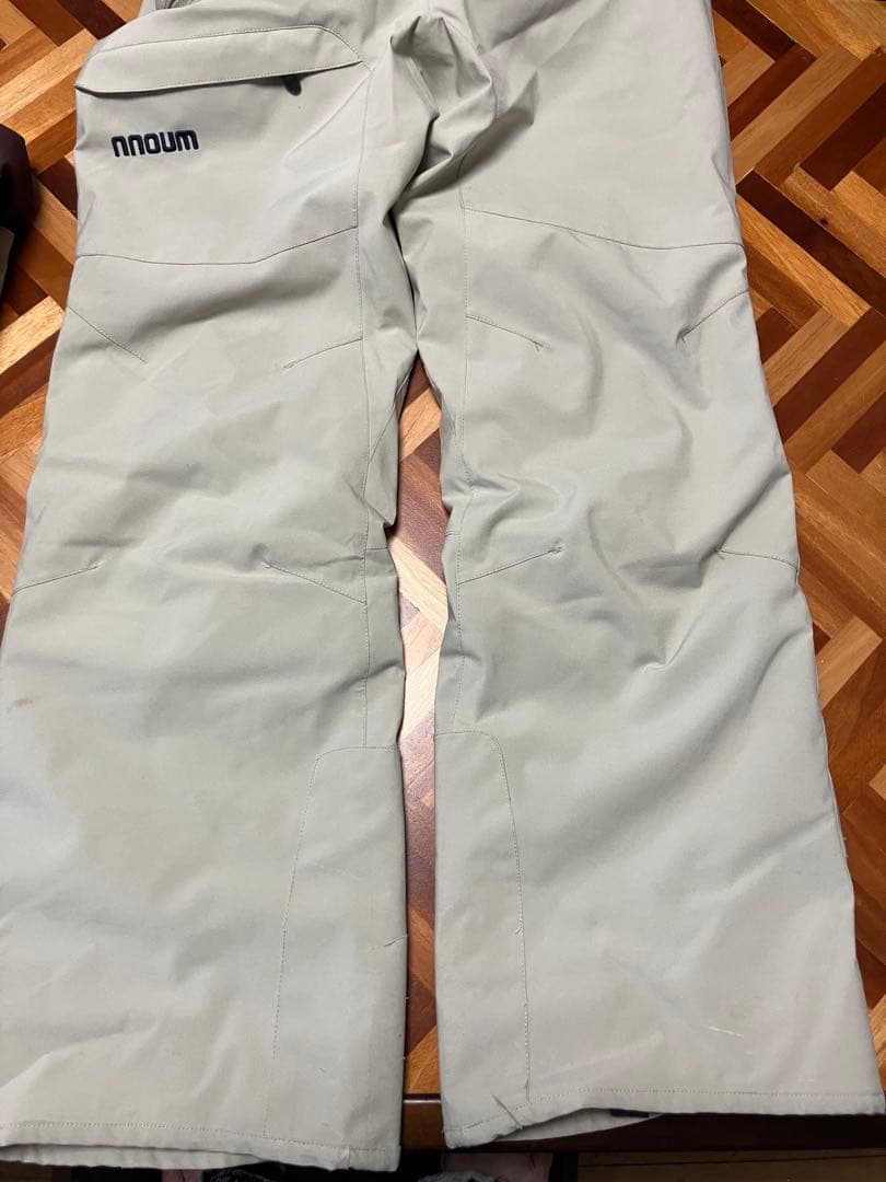 【最終値下】NNOUM スキー、スノーボードウェア(上下セット)
