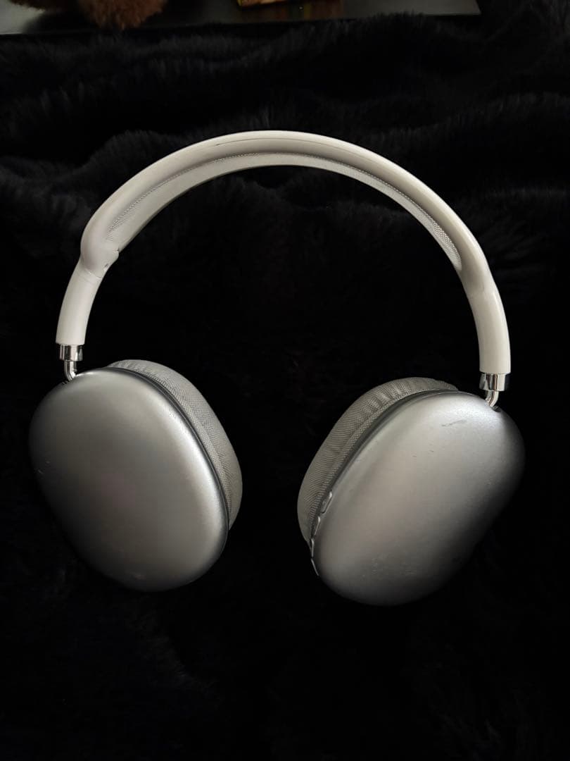シルバー ワイヤレスヘッドホン