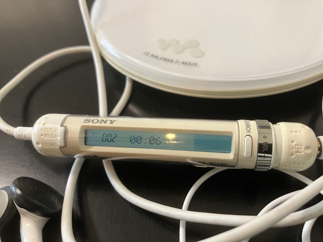 楽一番公式アカウント01　SONY CDウオークマン(D-NE820) 白