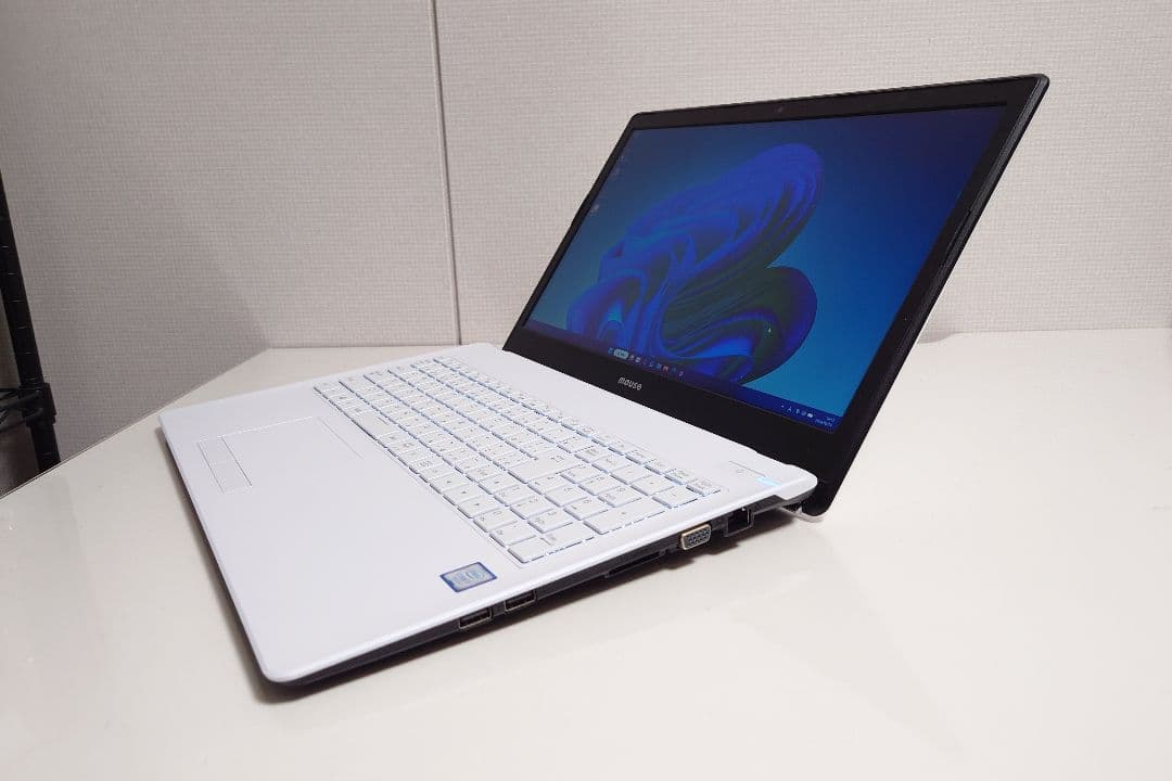 ✿Intel i7搭載❀NVMe256GB❀TYPE-C搭載❀綺麗ホワイト基調