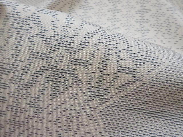 白大島紬：美品：幾何学模様：袷着物：トールサイズ：正絹：P25