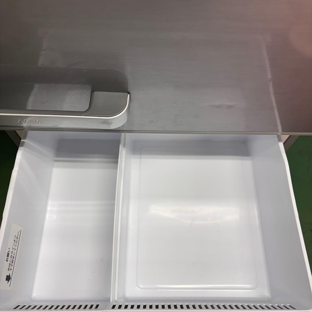 657 AQUA 大型冷蔵庫　300L強　小型　右開き　4ドア　真ん中野菜室