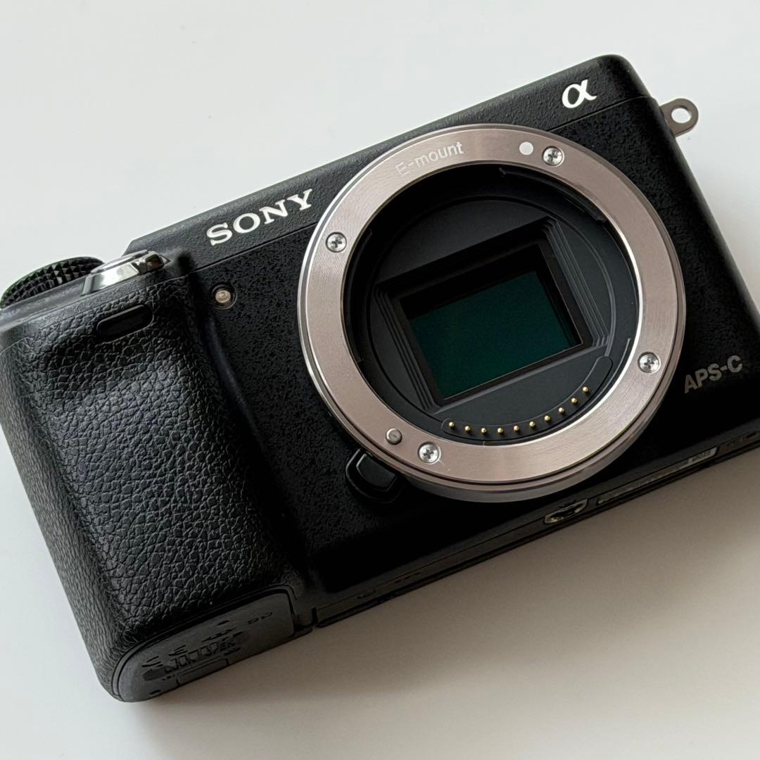 ソニー NEX-6 動作品、外観ボロボロ　バッテリー、レンズなし　ジャンク