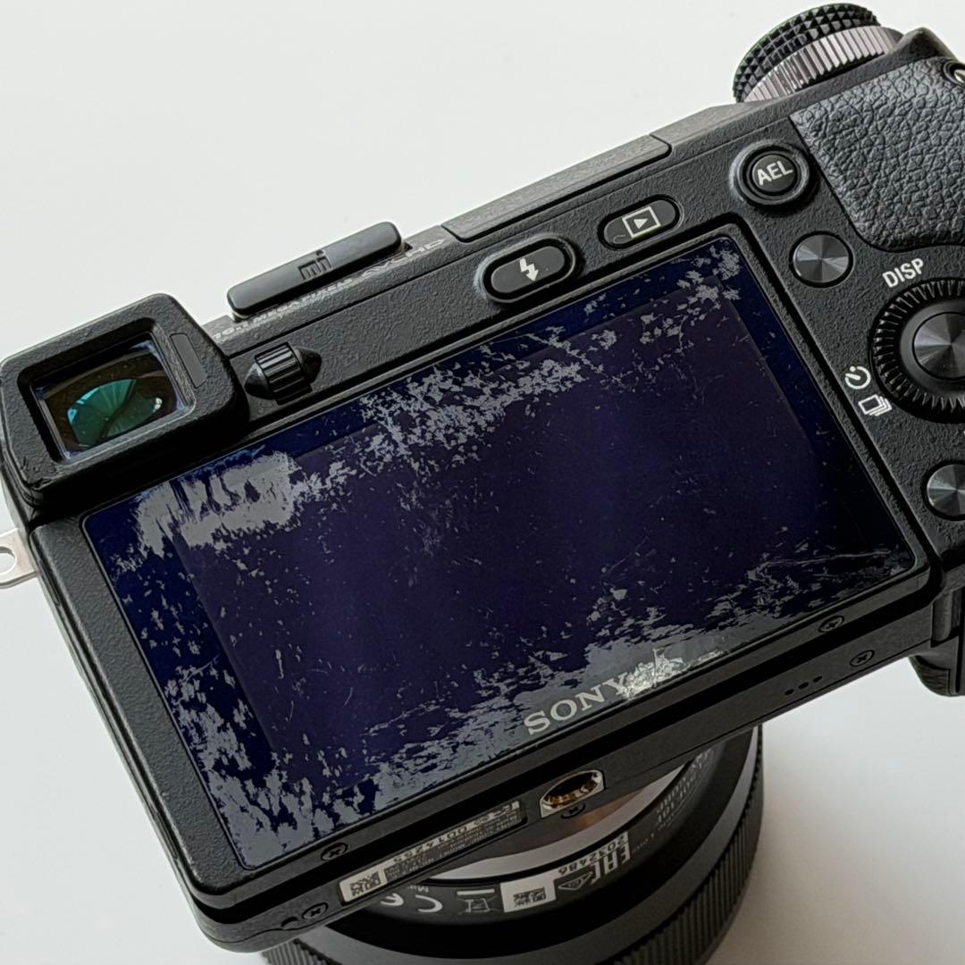 ソニー NEX-6 動作品、外観ボロボロ　バッテリー、レンズなし　ジャンク