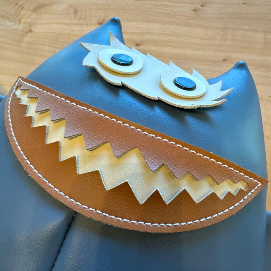 青いレザー製モンスター雑貨　NAUGAHYDE