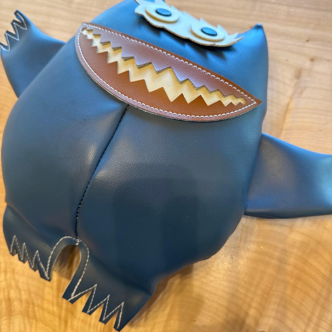 青いレザー製モンスター雑貨　NAUGAHYDE
