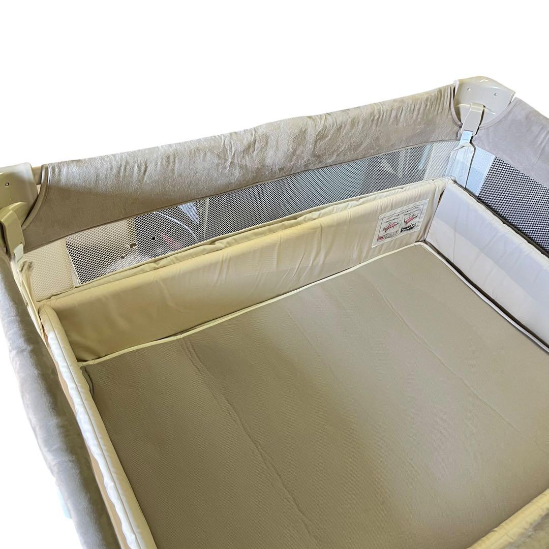 【美品】アップリカ ココネルエアープラス シュークリームGR ベビーベッド