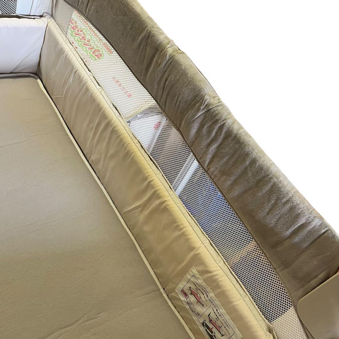 【美品】アップリカ ココネルエアープラス シュークリームGR ベビーベッド