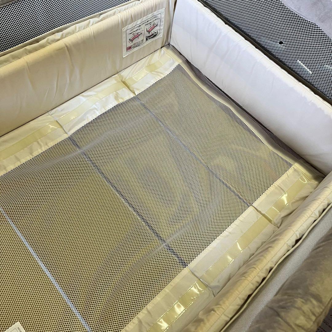 【美品】アップリカ ココネルエアープラス シュークリームGR ベビーベッド