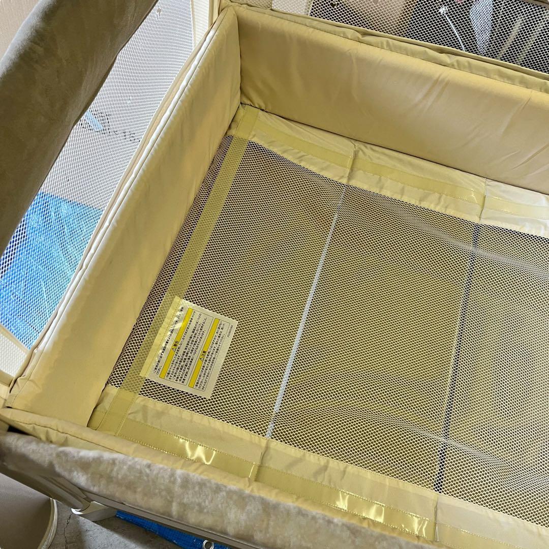 【美品】アップリカ ココネルエアープラス シュークリームGR ベビーベッド