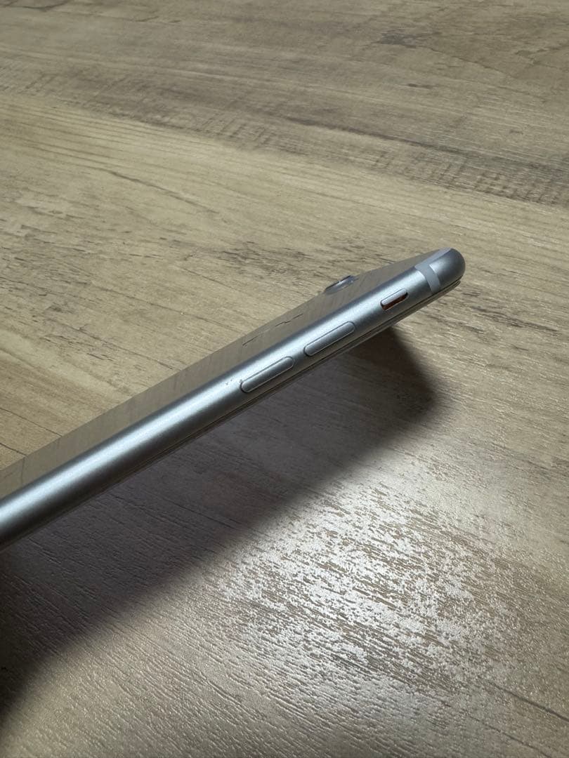 Apple iPhone7 シルバー 本体 128GB SIMロック解除済み