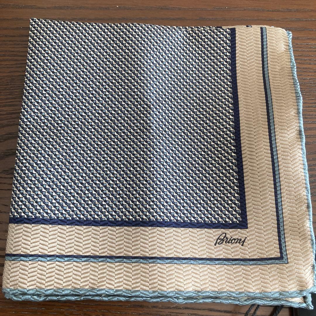 新品！ ブリオーニ Brioni マイクロモチーフ ポケットチーフ 9730