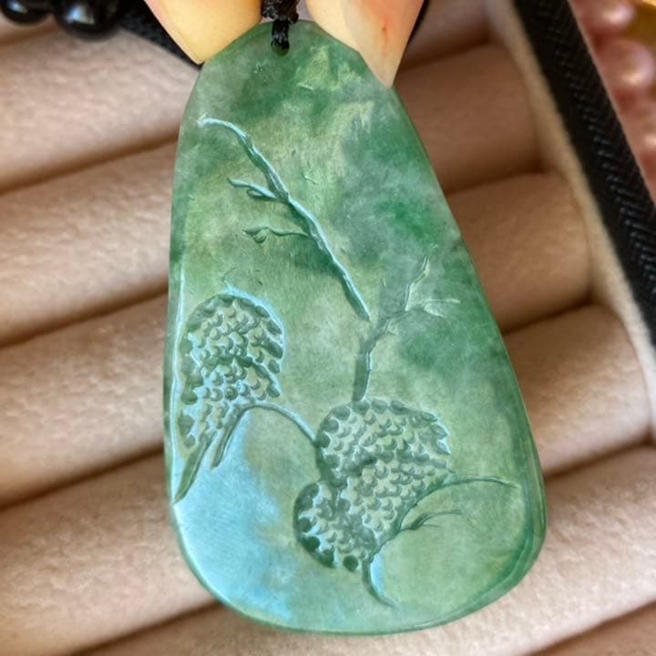 最終セール！J026ミャンマーAジェイド本翡翠　翠色山水風景牌 鑑定書付き