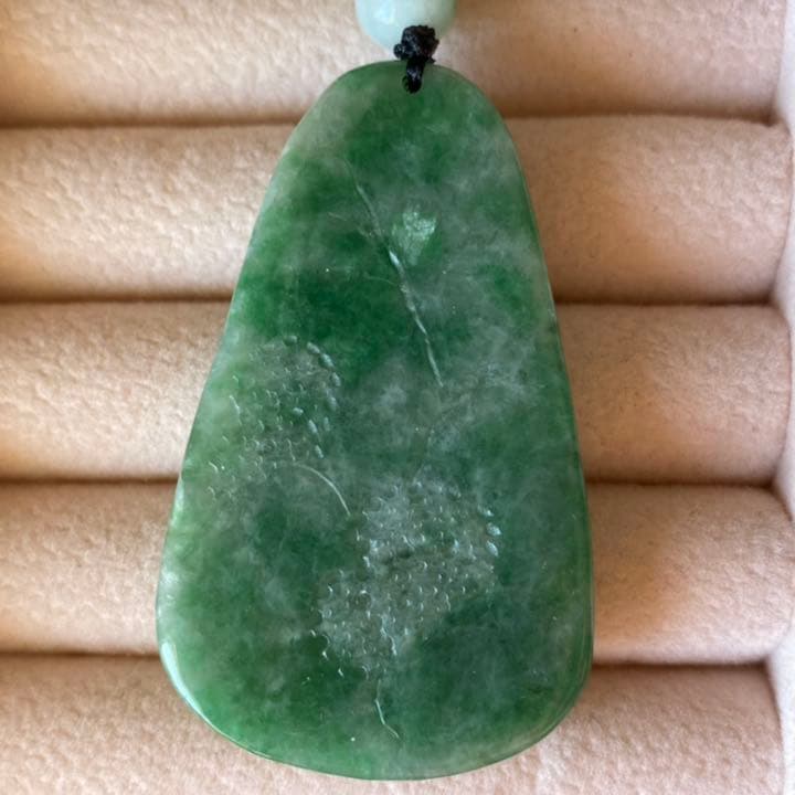 最終セール！J026ミャンマーAジェイド本翡翠　翠色山水風景牌 鑑定書付き