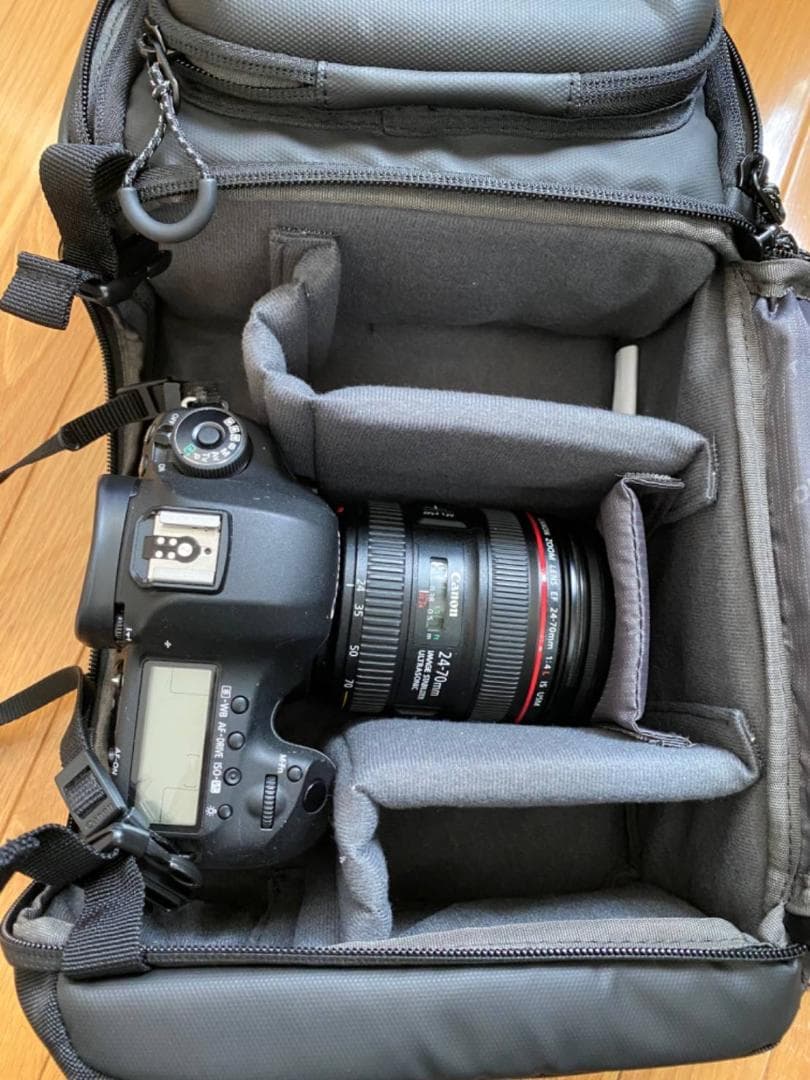 撥水加工のショルダータイプカメラバッグ サイドアクセス付き