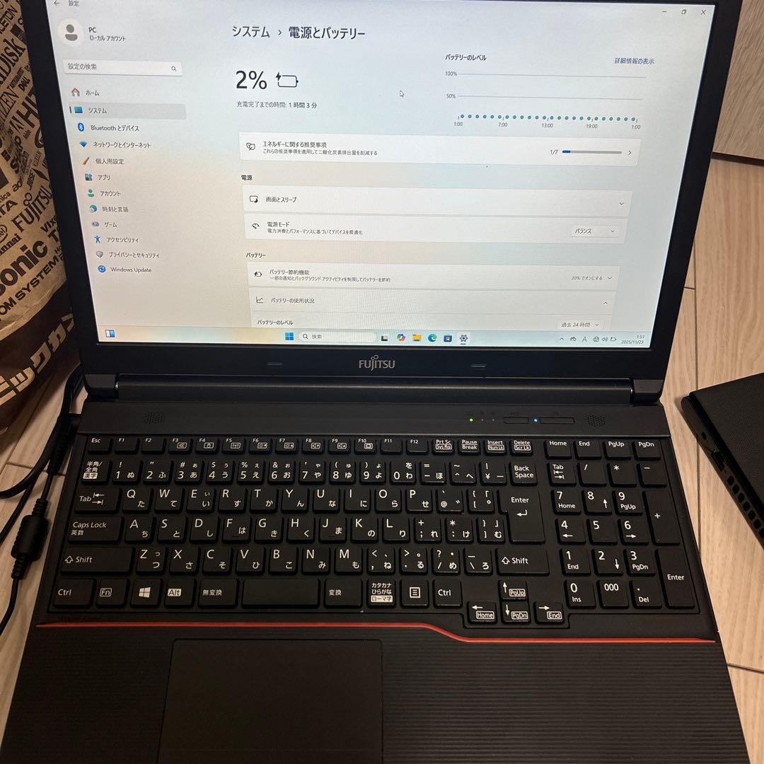 Fujitsu ノートPC Core i3 8GB 112GB