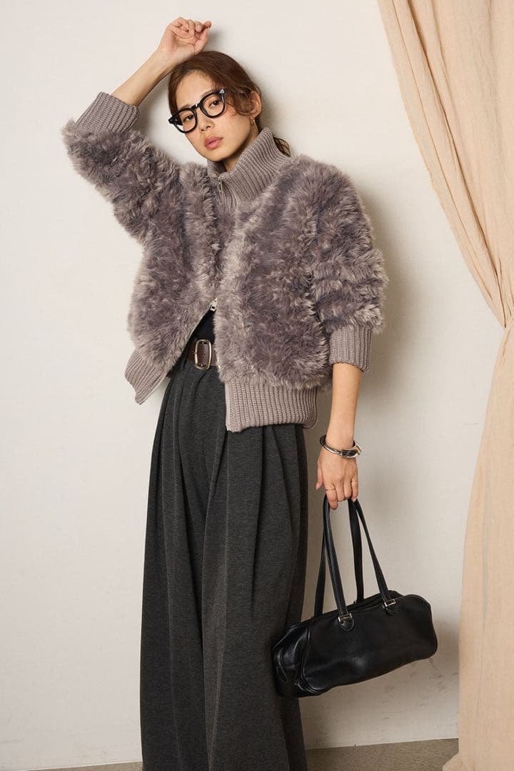 ハイネックボアブルゾン+フェイクレザー太ベルト付きタックワイドパンツ