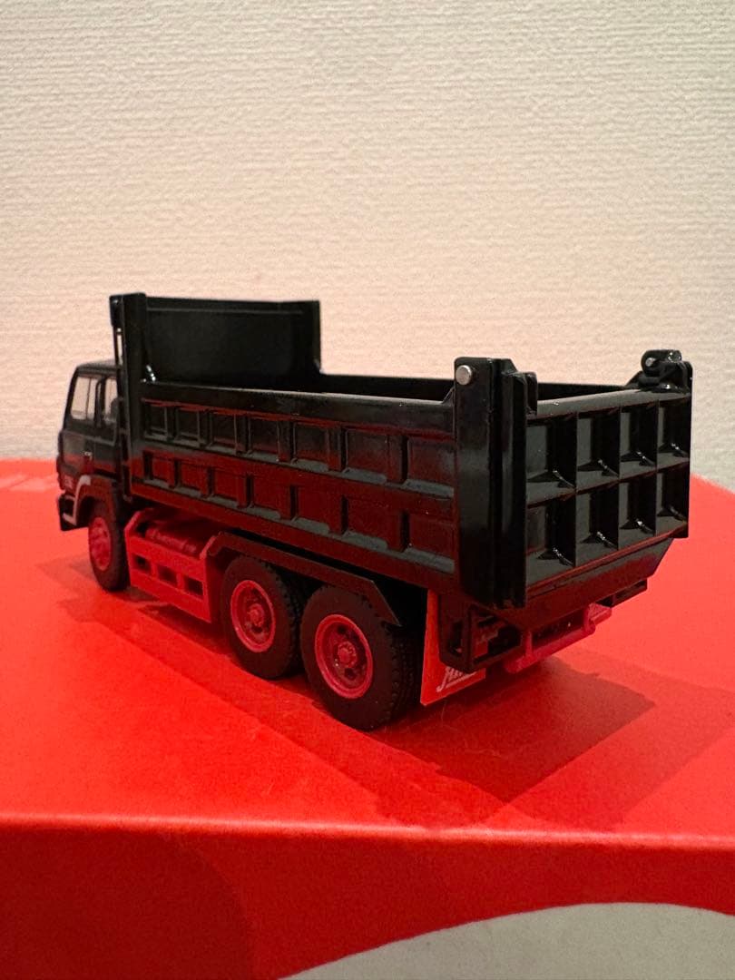 y31。DBGT 1/64 スーパードルフィン ダンプトラック ブラック