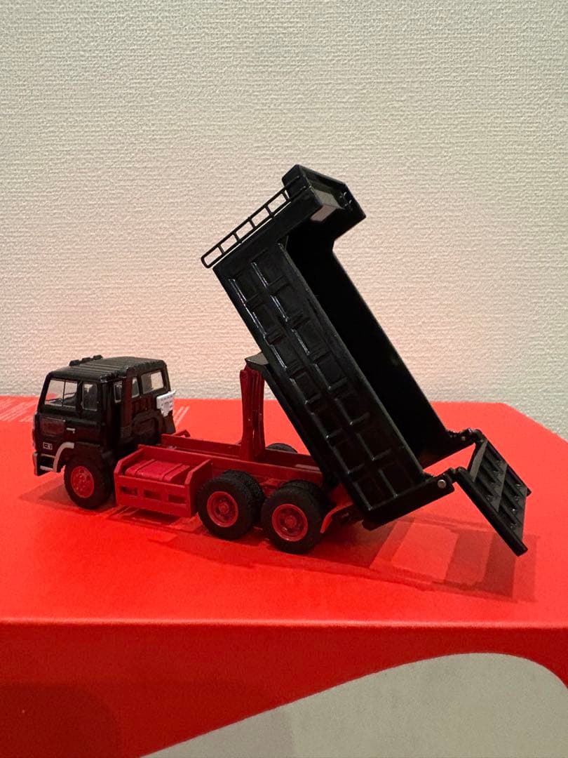 y31。DBGT 1/64 スーパードルフィン ダンプトラック ブラック