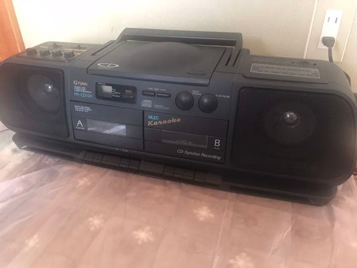 ダブルカセットデッキ　CDも聴けます　カセット付き