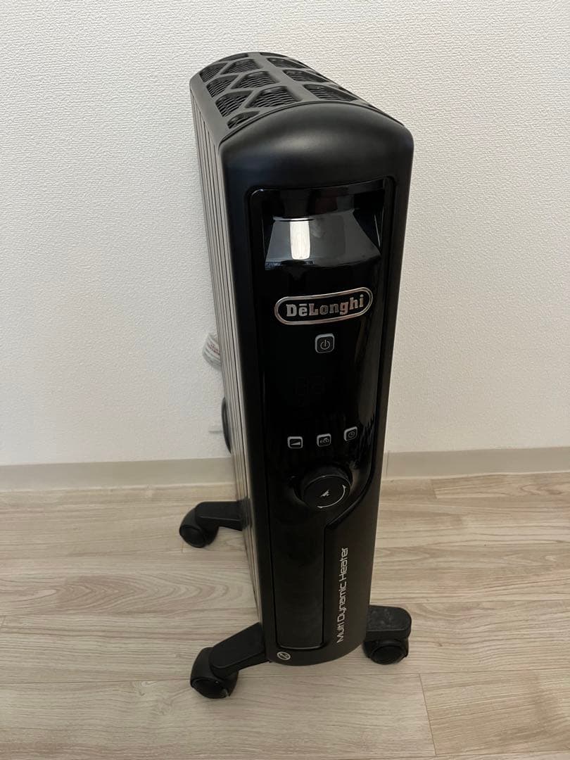 ほぼ新品　DeLonghi デロンギ マルチダイナミックヒーター　900W 黒